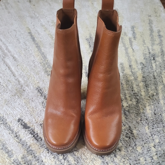 Carson Lug Sole Bootie - Picture 7 of 8